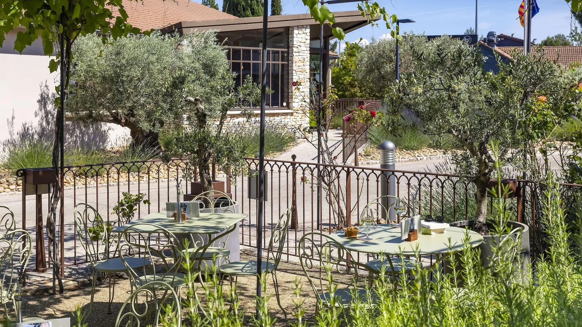 Terre De Provence Hotel & Spa Le Pontet   Le Pontet (Vaucluse)